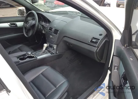 2010 Mercedes-Benz C 300 Luxury 4Matic/Sport 4Matic из США, поврежденный, VIN WDDGF8BB6AR089165